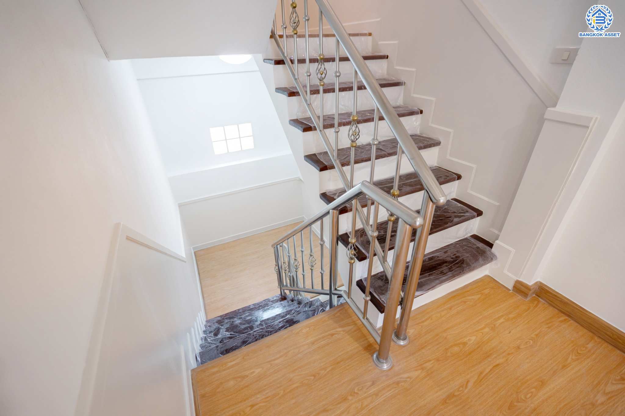 บ้านมือสองตกแต่งใหม่ ม.บ้านสวน5 กลางเมือง พิบูลย์สงคราม บ้านแฝด 3 ชั้น พร้อมอยู่ เนื้อที่ 32.9 ตร.ว. ฟังก์ชัน 4 ห้องนอน 3 ห้องน้ำ จอดรถได้ 2 คัน บนสุดยอดทำเล! เชื่อมถนนพิบูลย์สงคราม, วงศ์สว่าง, นครอินทร์ และติวานนท์ ใกล้จุดขึ้นทางด่วนศรีรัช-วงแหวนรอบนอก และรถไฟฟ้า "สถานีแยกติวานนท์"